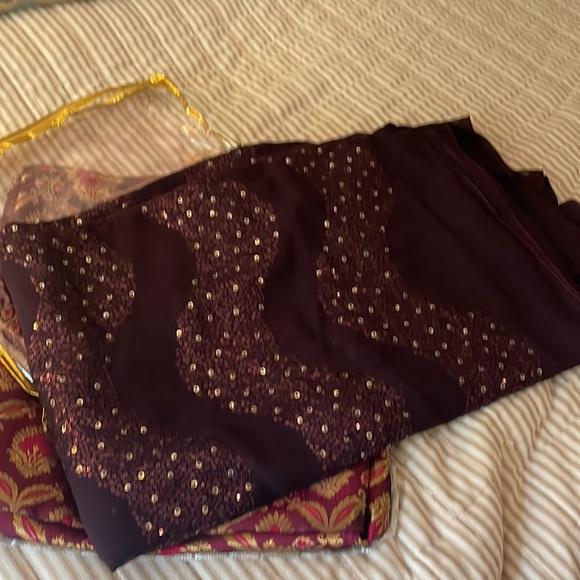 New in box wine color all over sequence sari - Picture 5 of 12